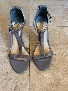 Gianni Bini Women’s T-Strap Ankle Strap Sandal heels in Gray and Silver